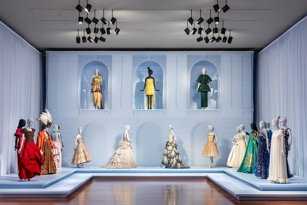 The de Young's 'Fashioning San Francisco' journeys through a century of Bay  Area style. - 7x7 Bay Area