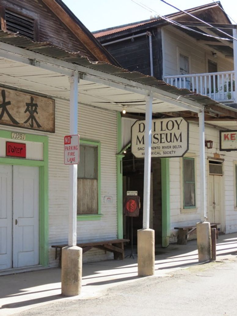 This town on Calif. border once bustled. Now, it's quiet and quirky.